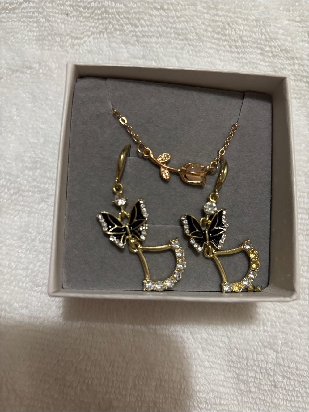 NWT Gold Tone Butterfly Crystal Dangle Earrings W/ Rose Tone Necklace Set